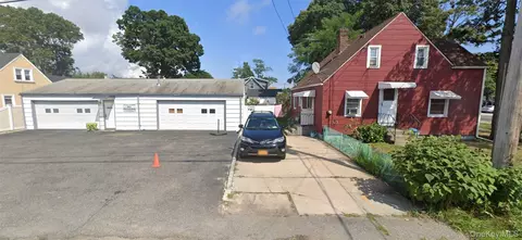 225 Oak St, Copiague, NY 11726