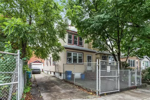 6915 69th Pl, Glendale, NY 11385
