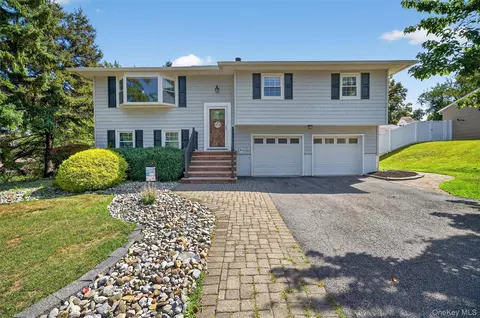 3 Hilltop Ln, Warwick, NY 10990