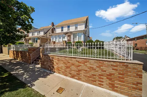 152-19 85th Dr, Jamaica, NY 11432