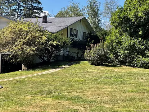 574 Old Mountain Rd, Mount Hope, NY 10963