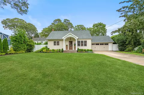 289 West Rd, Bayport, NY 11705