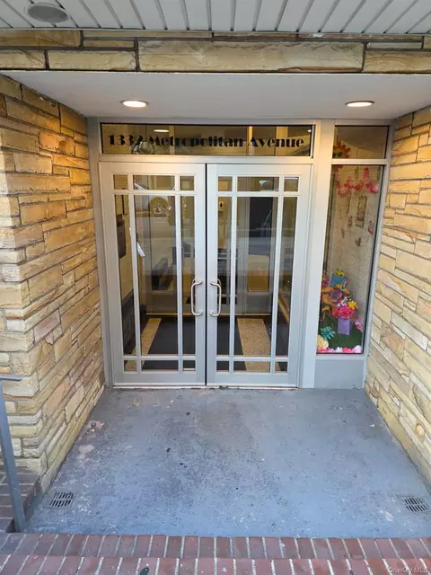 1332 Metropolitan Ave #2A, New York, NY 10462