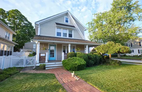 80 Oak St, Lynbrook, NY 11563