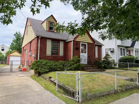 118 Hunnewell Ave, Meacham, NY 11003