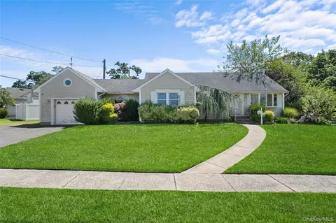 2986 Valley Rd, Wantagh, NY 11793