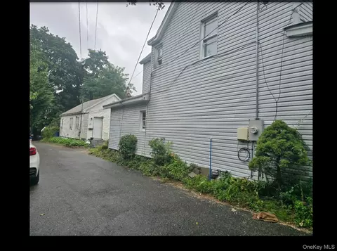 44 Preston St, North Hempstead, NY 11050