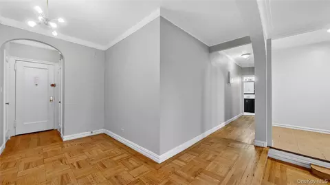 4107 42nd St #2J, Sunnyside, NY 11104