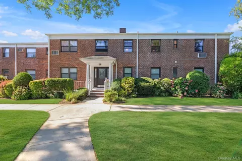 1197 E Broadway #K24, Hewlett, NY 11557