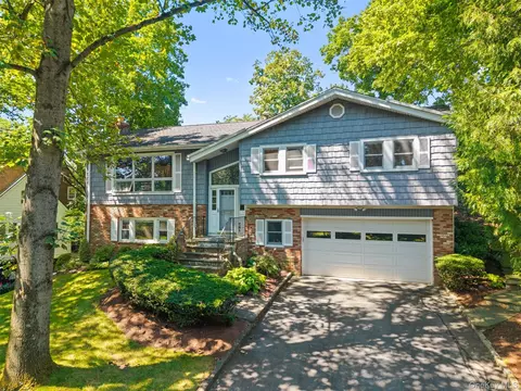 114 Oxford Rd, New Rochelle, NY 10804