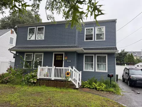 2347 Pine St, Seaford, NY 11783