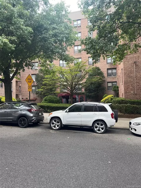 83-25 98th St #2C, Woodhaven, NY 11421