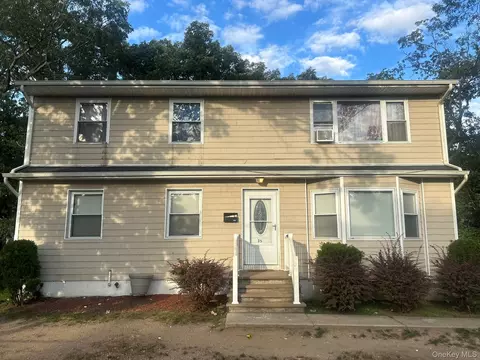 35 N 16th St, Wheatley Heights, NY 11798