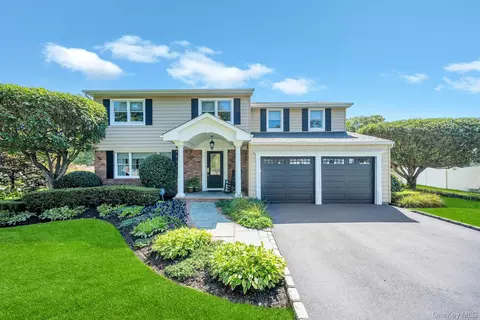 13 Garvey Dr, Hauppauge, NY 11788