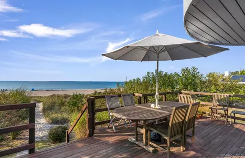 6 Gallatin Ln, East Hampton, NY 11937
