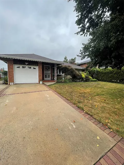 806 Center Dr, Baldwin, NY 11510