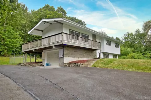 20 Lauretta Dr, Lloyd, NY 12528