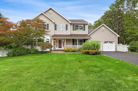 22 Embassy Rd, Selden, NY 11784