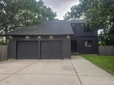 288 S Lenox Ave, Brookhaven, NY 11772