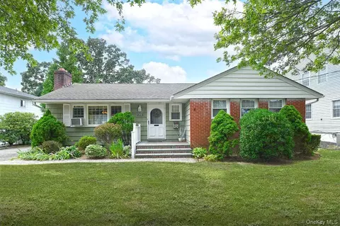 1914 Bergen St, Bellmore, NY 11710