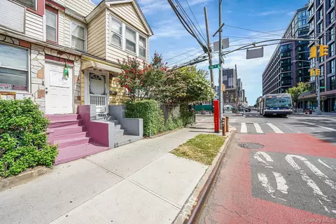 8927 168th St, Jamaica, NY 11432