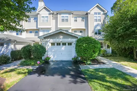 414 Northview Ct, Peekskill, NY 10566
