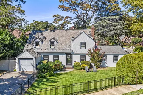 411 Demott Ave, Rockville Centre, NY 11570