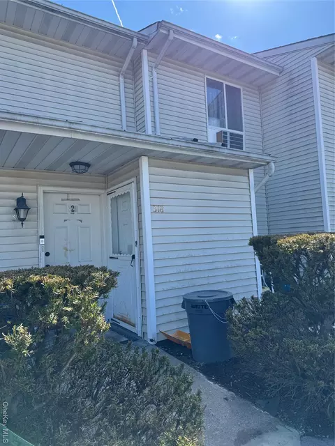 318 Ruth Ct, Middletown, NY 10940