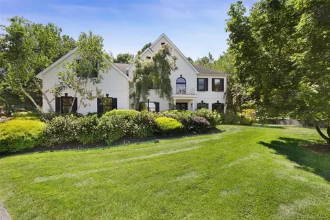 3 Ascot Cir, Mount Kisco, NY 10549