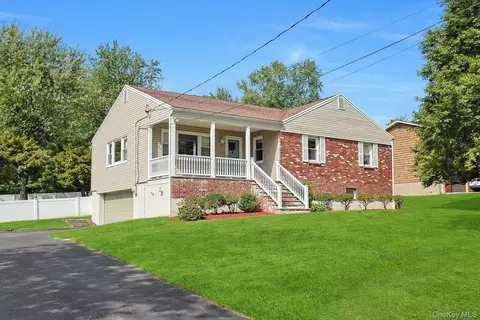 4 Charles St, Mount Pleasant, NY 10595