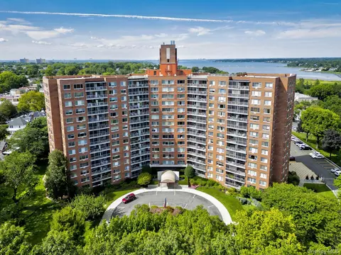 220-55 46th Ave #8A, Bayside, NY 11361