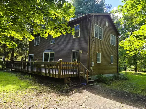 319 Sepasco Lake Rd, Rhinebeck, NY 12572