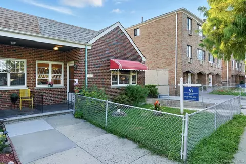 1049 Huntington Ave, New York, NY 10465