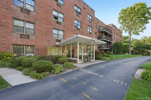 5 Oakdale Mnr #L17, Ramapo, NY 10901