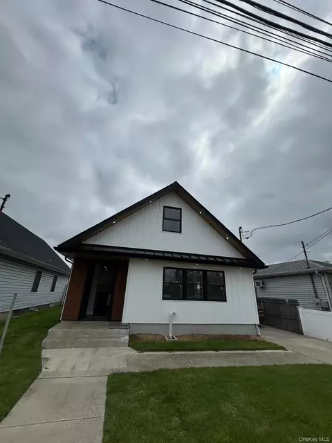 11 Bayview Ave, Inwood, NY 11096