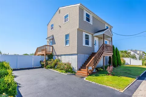 853 S Bay St, Lindenhurst, NY 11757