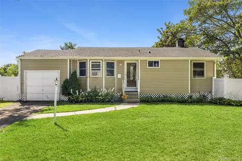 1600 Fire Ave, Medford, NY 11763