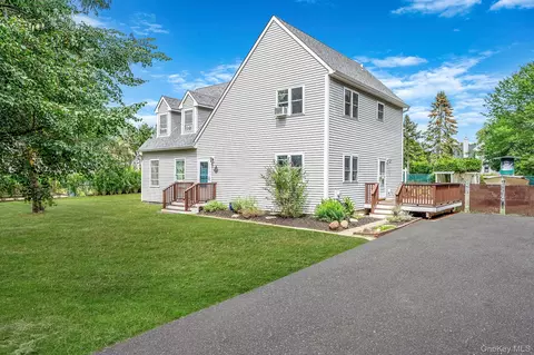 192 Arrowhead Ave, Riverhead, NY 11901
