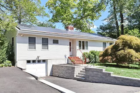 96 Collyer Ave, Clarkstown, NY 10956