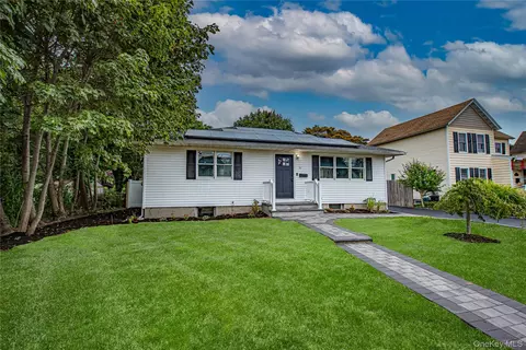 31 Terrell St, Patchogue, NY 11772