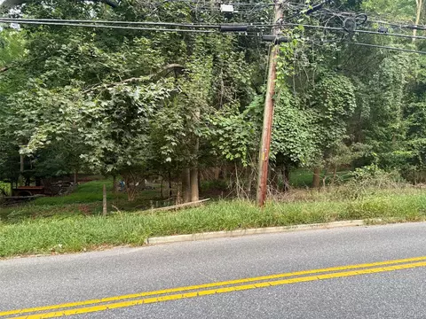 Dark Hollow Road, Brookhaven, NY 11777