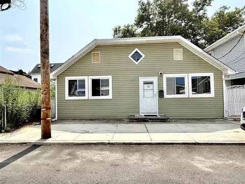 14 Center Pl, Staten Island, NY 10306