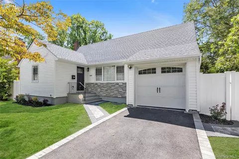 3773 W Arthur Ave W, Seaford, NY 11783