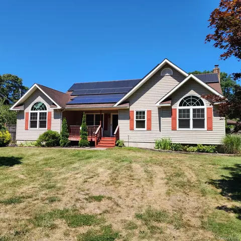 289 Carleton Dr E, Brookhaven, NY 11967