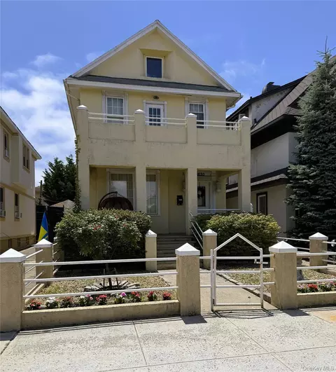 3820 Cypress Ave, Brooklyn, NY 11224