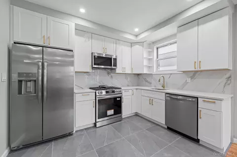 9508 Avenue B, Brooklyn, NY 11236