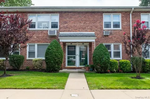 1600 Grand Ave #V1, Baldwin, NY 11510