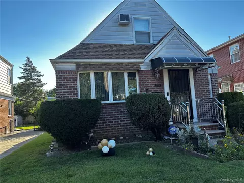 7734 Little Neck Pkwy, Glen Oaks, NY 11004