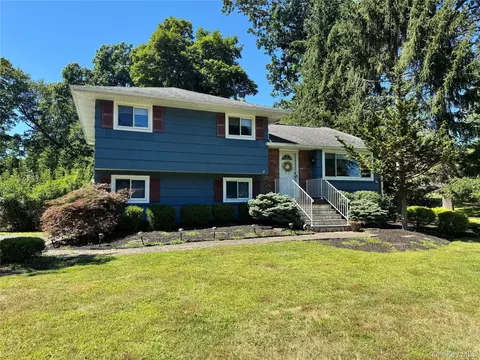 20 Mark Ln, Clarkstown, NY 10956