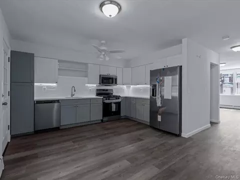 2935 Middletown Rd #B, New York, NY 10461